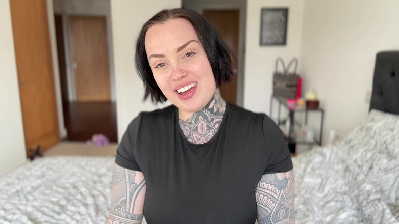 Miss Valentina: Nevlastní sestra tě chytila při tvrdém joi