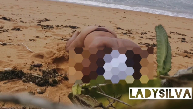 Ladysilvas: Ladysilva w majtkach na plaży Co za gorąca dupa
