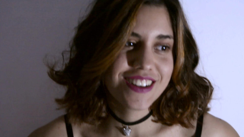 Sara Latina: Striptease caliente de Sara