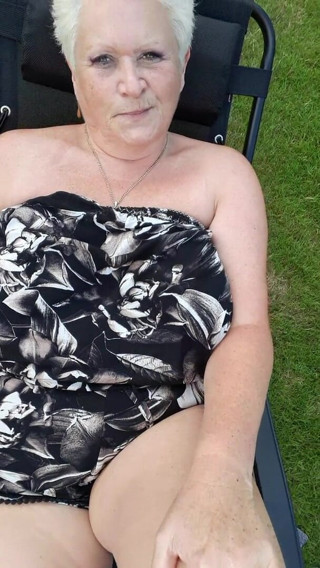 Uk Joolz: Sun lounger play in the sunshine