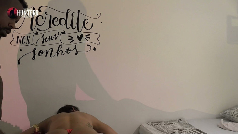 The Black Hunterr Hetero: La birichina Espossa ama un massaggio
