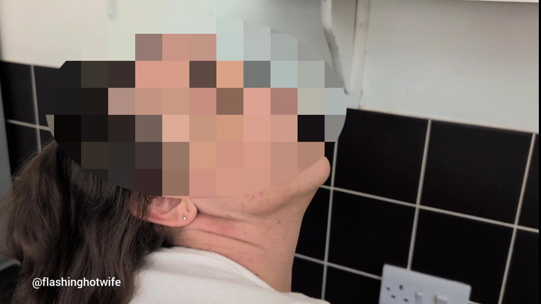 Roo Smith: Podvádějící manželka šuká se sousedem