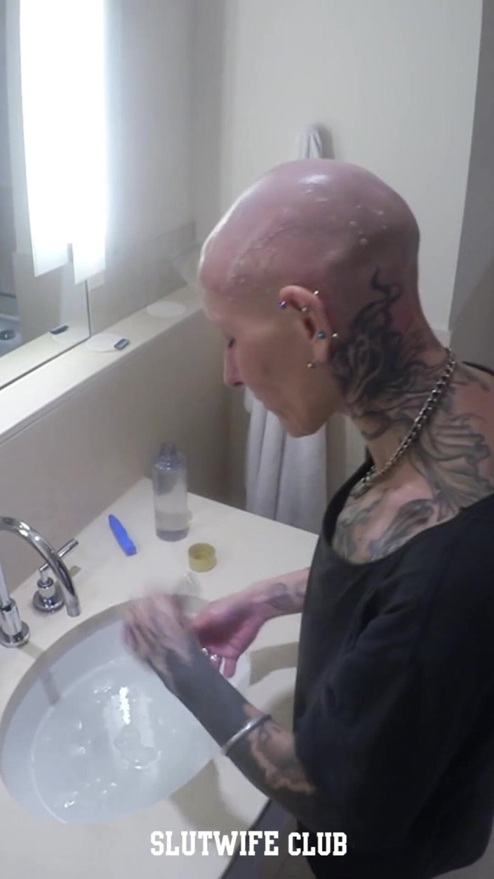 Slutwife Club: Vilja rasiert alles für mein schlampen-vorsprechen - kopf, muschi &amp; kehle blank...