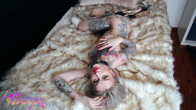 Flame Jade: Catwoman teases you with her body and smoking cigarette
