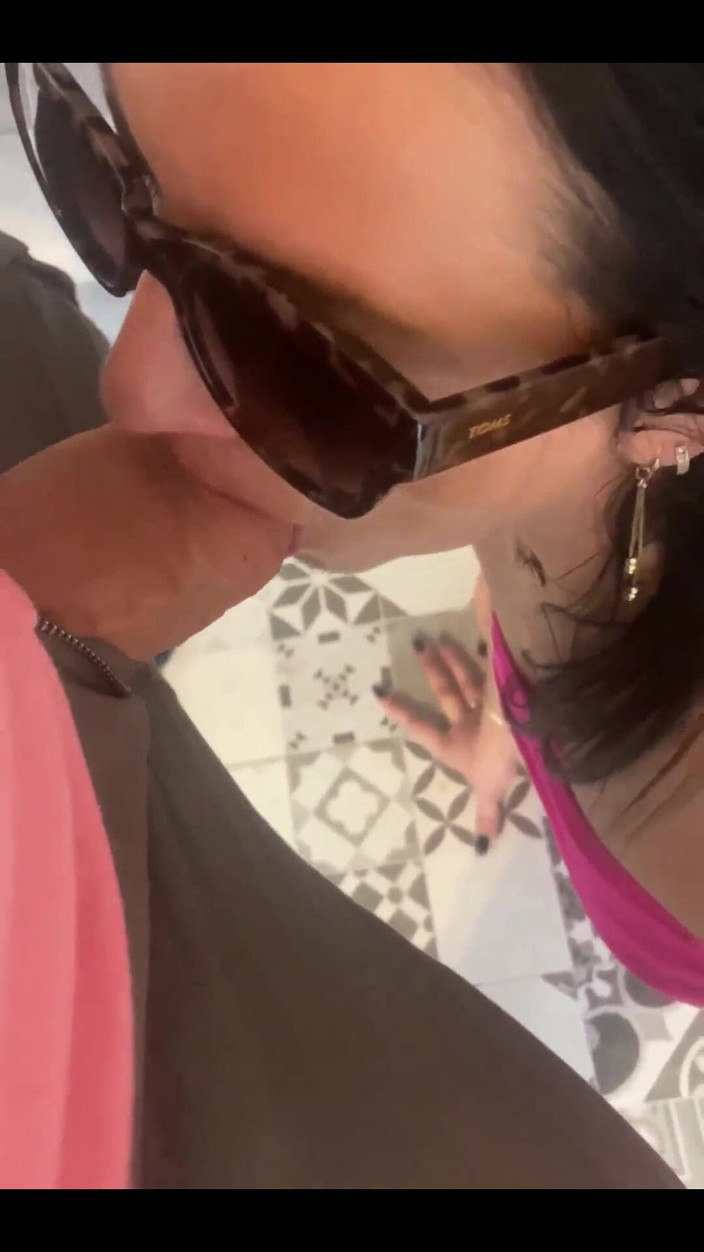 MilfyCalla: 2 舞蹈和啪 - 熟女的冒险