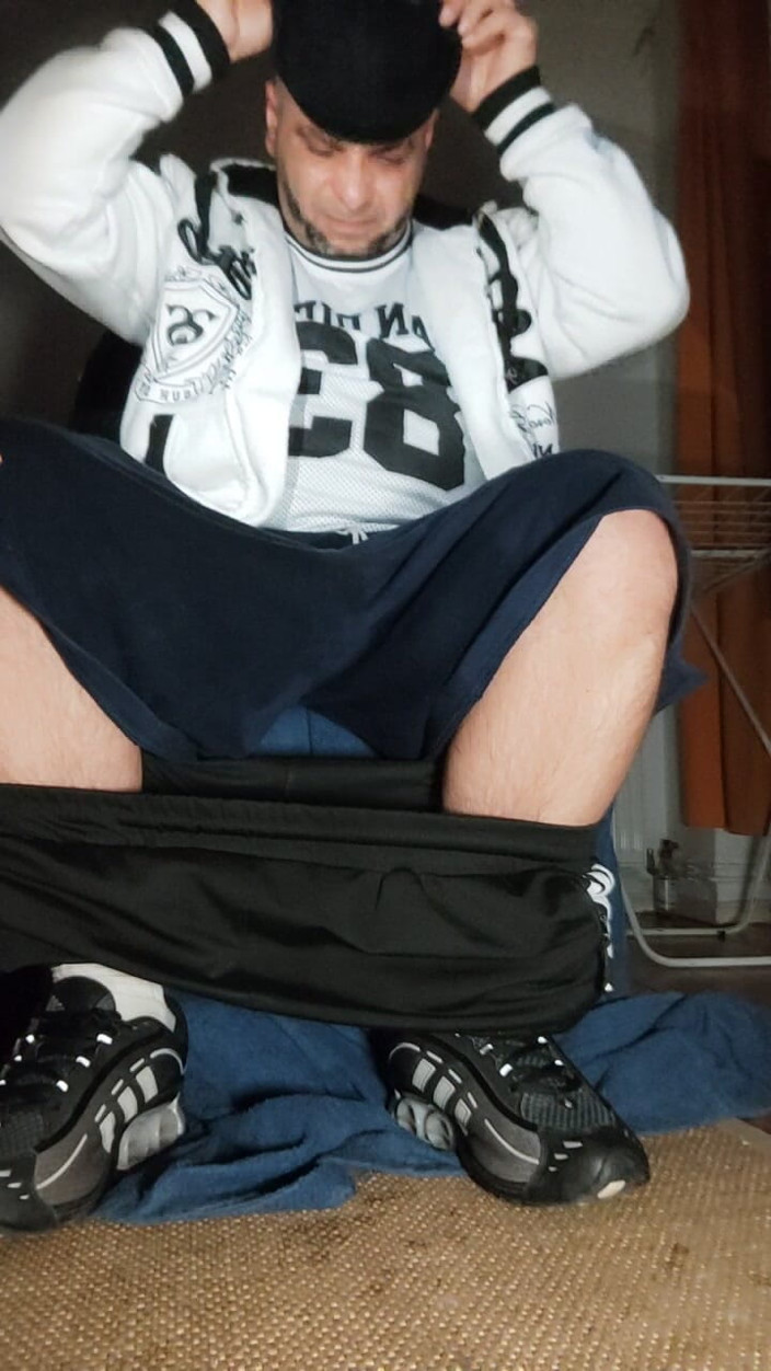 SmokedAlloy2: The Dregsau Dj-bro Pisses in His Pants.