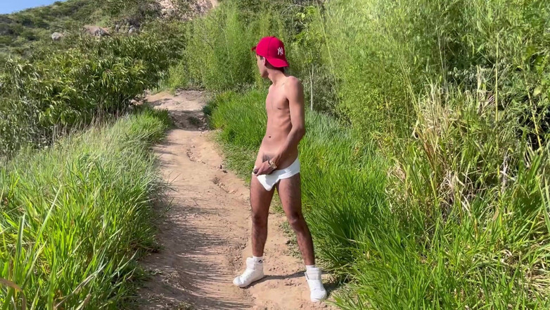 vergar4_daviid: スポーツをした後、山の真ん中での露出癖