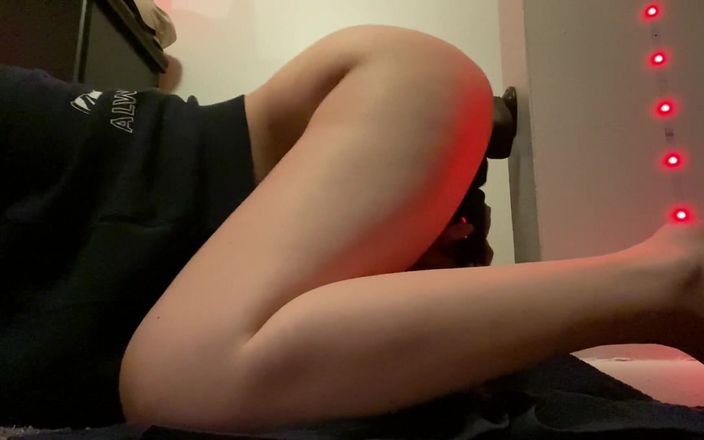 Lane studio: Adolescente puta tiene orgasmos en consolador de 8 pulgadas
