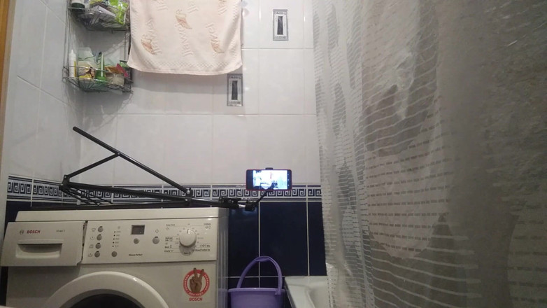 Zona901: Surprise for the stepmom in the bathroom.