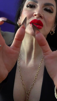 Vampira dominatrix Queen strapon pov