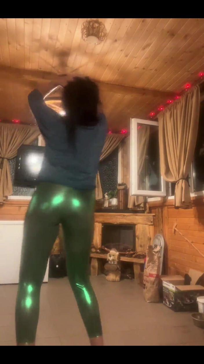 MilfyCalla: Shiny Leggings Cameltoe Dance Tease