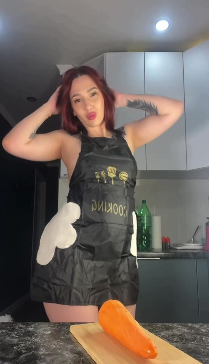 JessLux: Gratis! Cewek asia lagi masak! Kamu mau tubuhku dengan posisi...