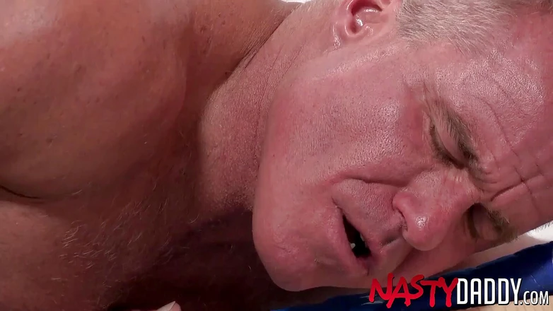 Nasty Daddy: NASTYDADDY - părosul Jack Dixon fute cu pumnul matura Dale Savage