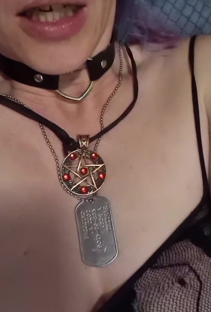 KittieNoOne: Kittienoone kendini sikerken fışkırtmayı filme almaya çalıştı