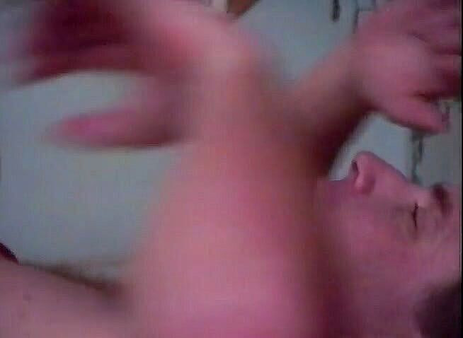 Happy Ending: Blonďatá holka dostane lízání kundičky a plácání v různých pózách