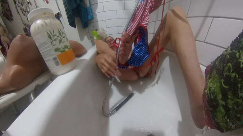 Lizzy Yum: Lizzyum sd agosto 2026 masturbazione al bagno