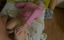 Injoy X: Güzel ince vücutlu Rus genç kız pembe meme uçlarını emdiriyor...