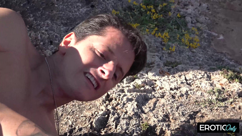 MILFFreaksX: 즉흥적인 성관계, 길가에서 배고픈 MILF가 모든 것을 쏟아붓습니다