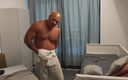 Dexterxxlfun: Mr Guru viene succhiato di nuovo. Pompino dell'amico bodybuilder