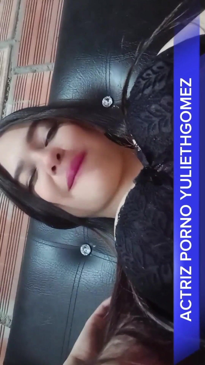 Yulieth Gomez: 老板在他继母的房间里操他的女仆