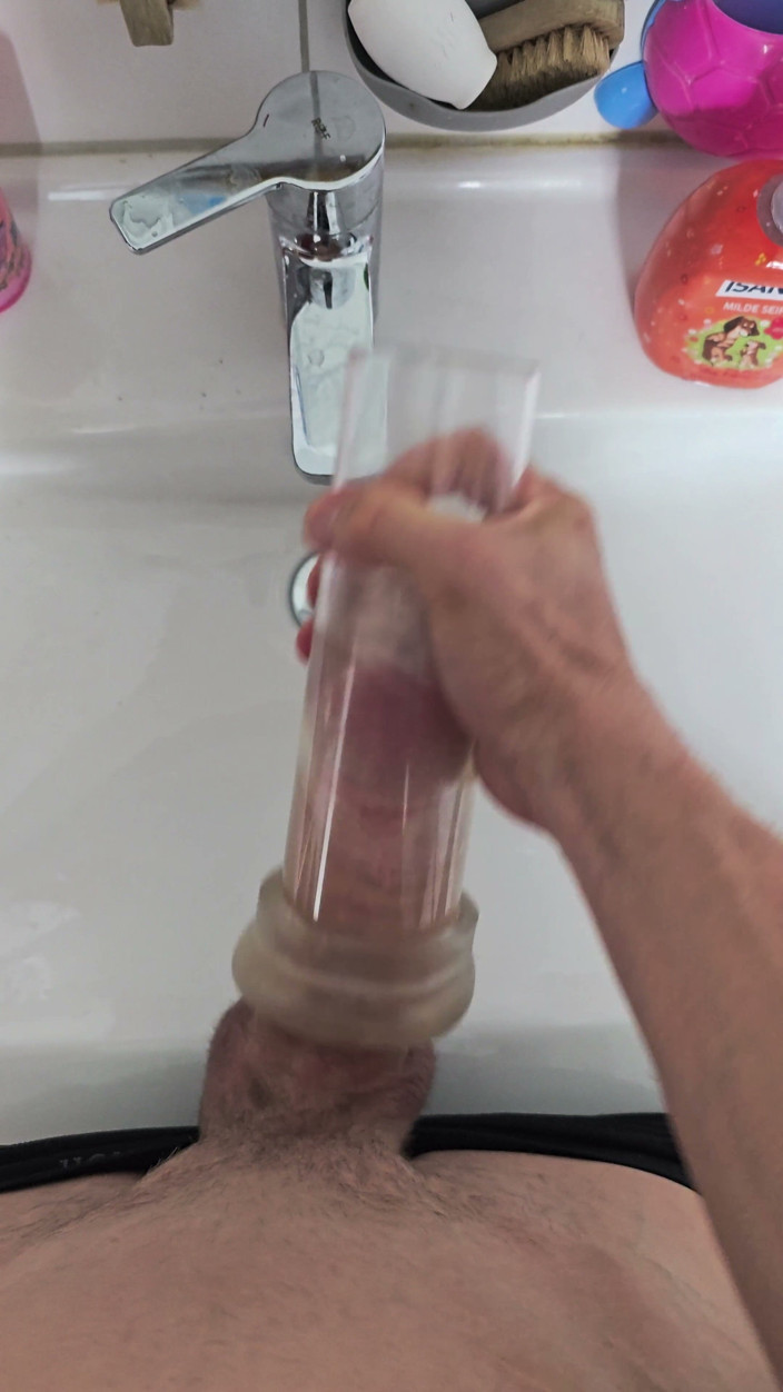 Bigdildo-Boy69: Pełny widok głaskanie mojego twardego kutasa w czystym głaszczu światła ciała!