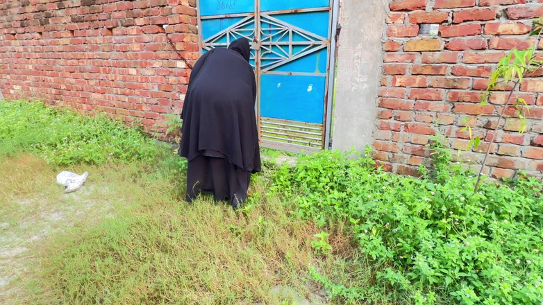 Aria Mia: Muslimská dívka v hidžábu z džungle - venkovní sex