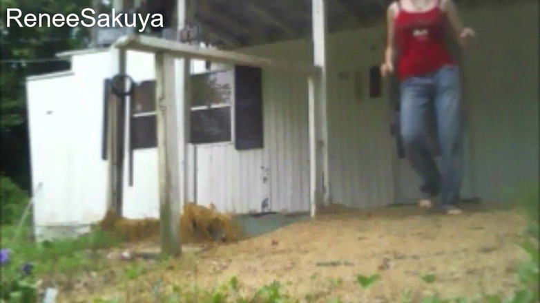 Renee Sakuya: Lucrato! Incidente di pipì dopo aver fatto il giardinaggio