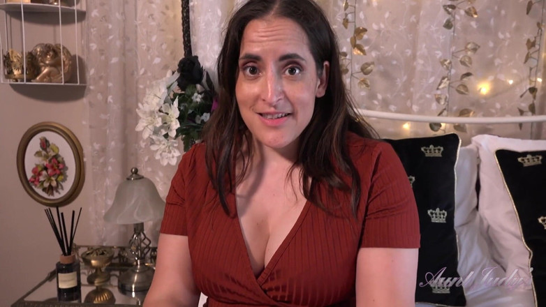 Aunt Judy's: Auntjudys - MILF bertetek besar awak Landlady Lorelei - Pantyhose pov