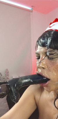 Gekke Ana zuigt genadeloos grote zwarte lul