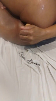Showing Pussy Squirting in Siririca