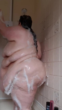 SSBBW Lady Brads prysznic i jiggles brzuch