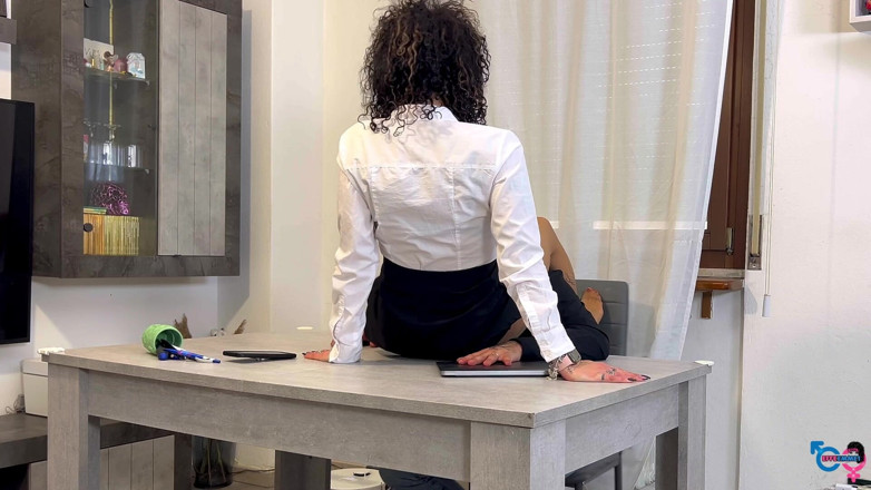 effeemme1: Clueless Secretary Is Only Good at Getting Her Feet Licked...