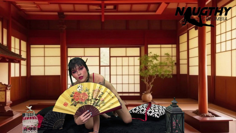 NaughtyColombia: La bella geisha latina si gode la sua bella figa