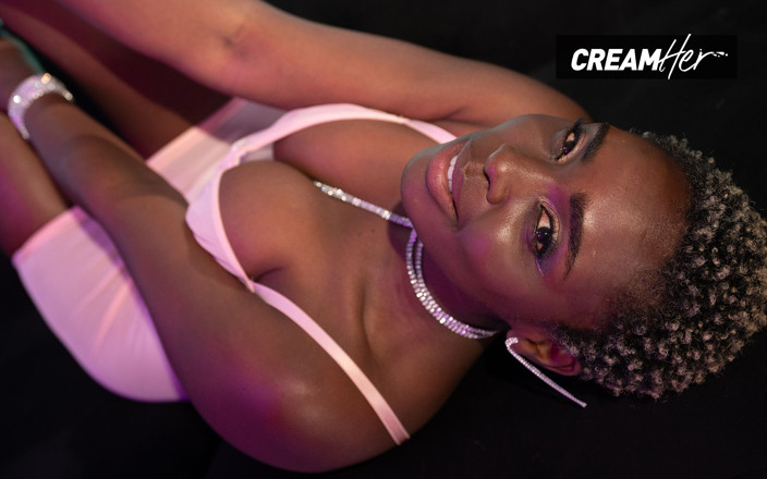 CreamHer: Zaawaadi geme dalla strambante figa martellante e creampie