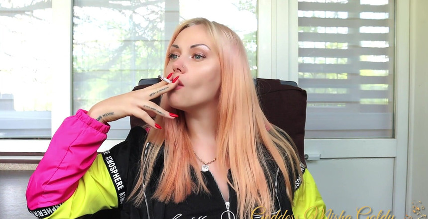 Goddess Misha Goldy: Você não pode resistir ao poder da minha beleza e...