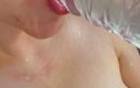 Licking beauty: Мастурбація у ванні з ділдо – мокрий мінет і смоктання