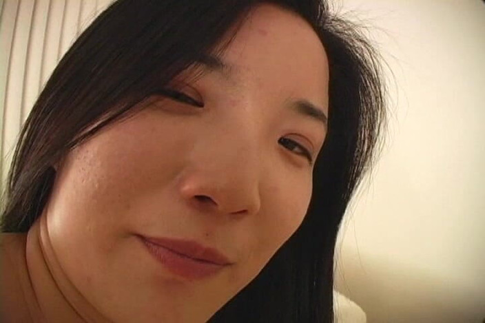 Asian Milfs n Teens: 젖탱이를 빨아주는 핫한 밀프