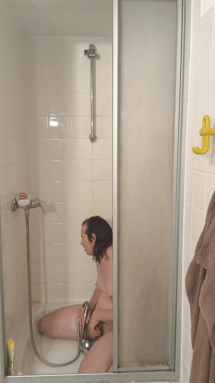 JanineLang: Duschar och onanerar tills orgasm