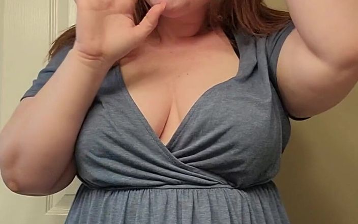 KinkyKatie: Ти б дивився, якби побачив мене в цій сукні на публіці?