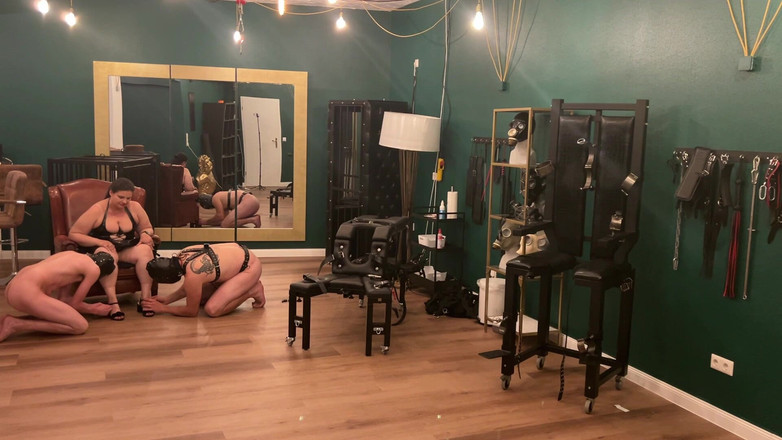 DOMINATRIX6: Het fetischsession med dominerande brudar och undergiven hingst