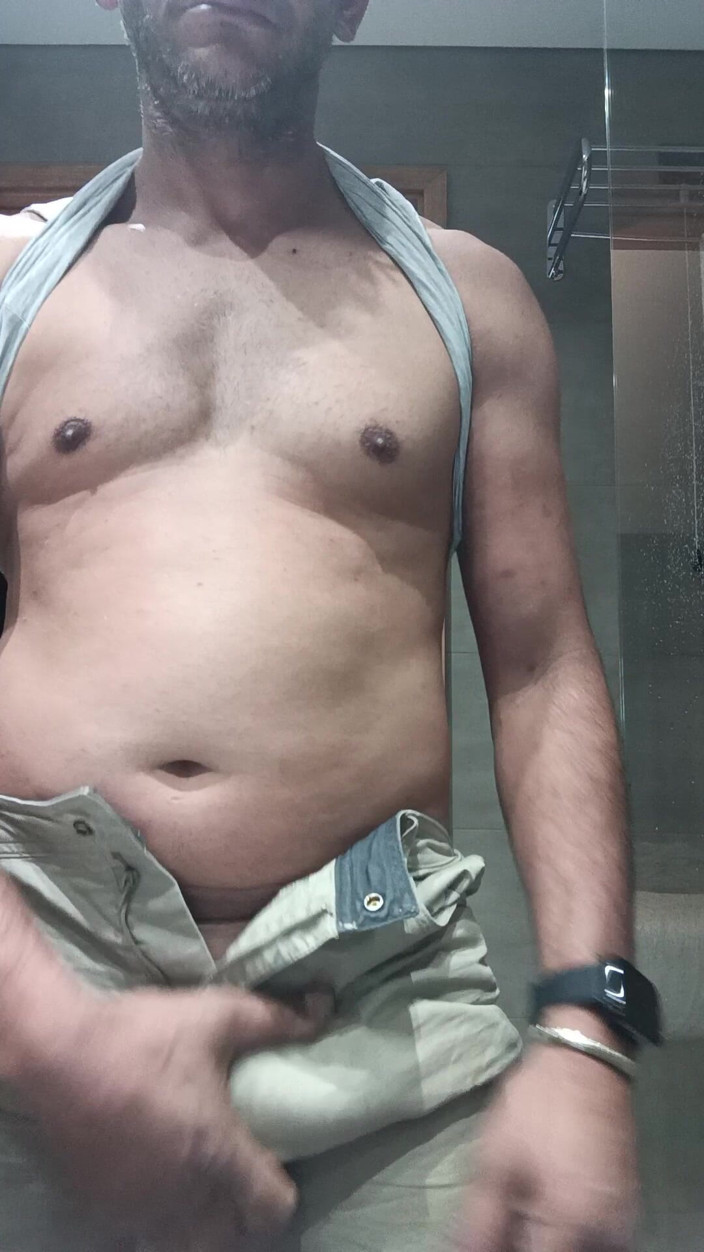Boy top Amador: Arriving Home Very Horny