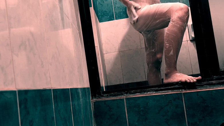 Grentie: Feeling horny in the shower