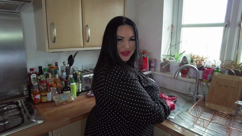 Mia MILF: Mia, bucătărie rapidă - Privind în sus, duce la un futai