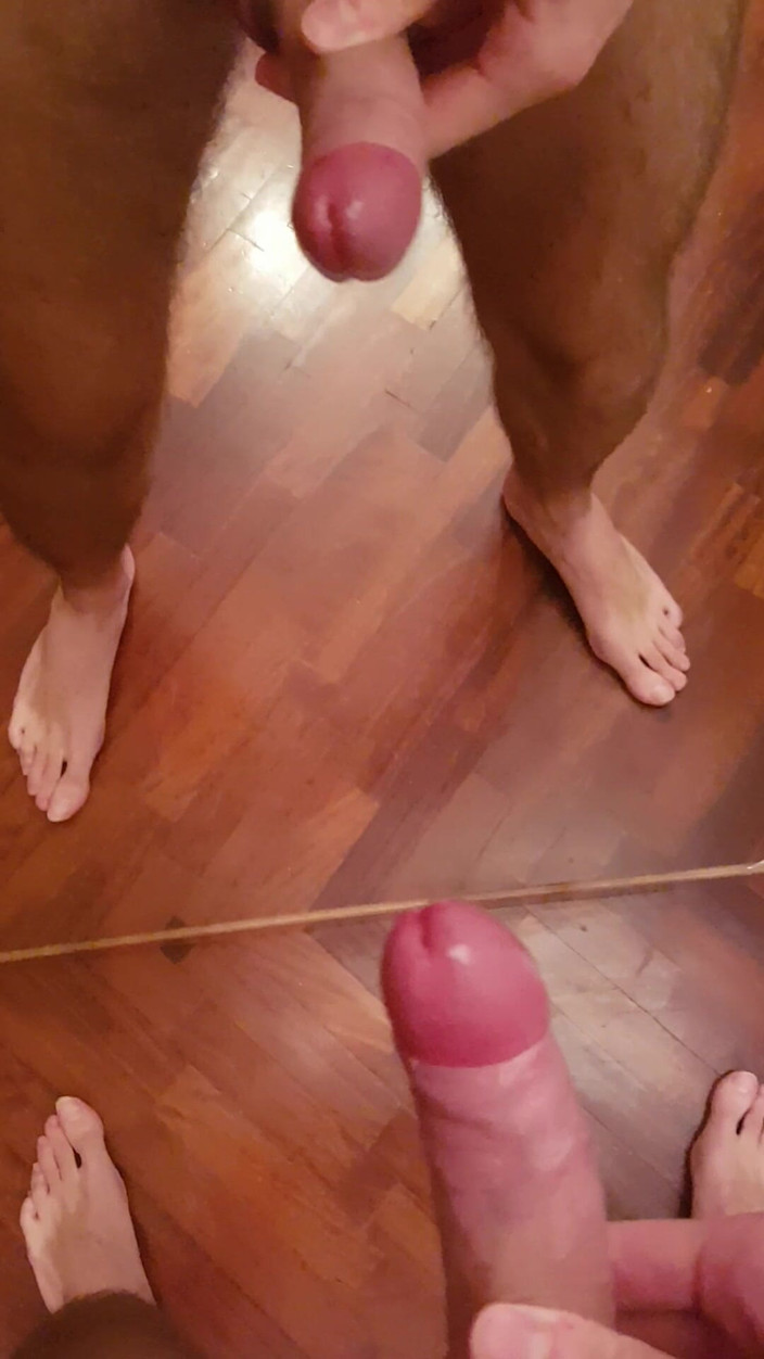 eighteentwink: Ich habe so viel heißes sperma über den Spiegel geschossen. Würdest...