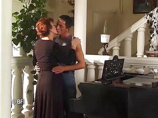 Nasty matures and dirty grannies club: Il vecchio insegnante di pianoforte si scopa un giovane cazzo