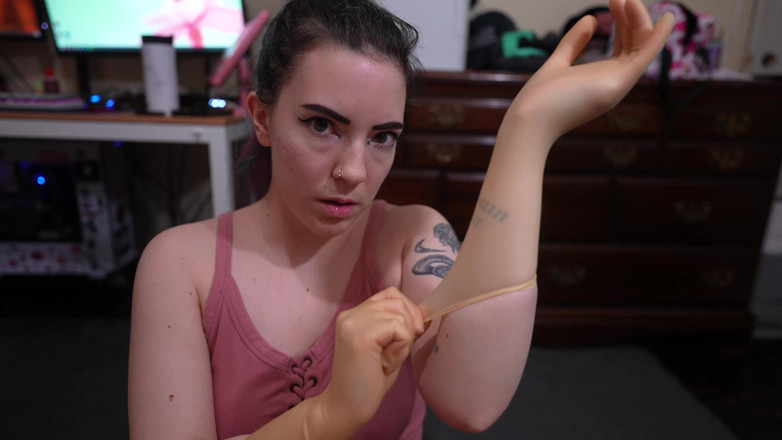 lilredvelvettt: Handjob sarung tangan lateks