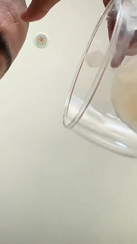 Mijn dikke bal gemorst in een glas