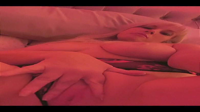 PaintedRose: Anda perlu ini. Siap muncrat untuk ibu tiri? Close up...