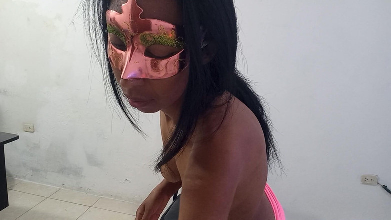 NEGRITA SEXY: Calda donna indiana si masturba la figa durante la settimana...
