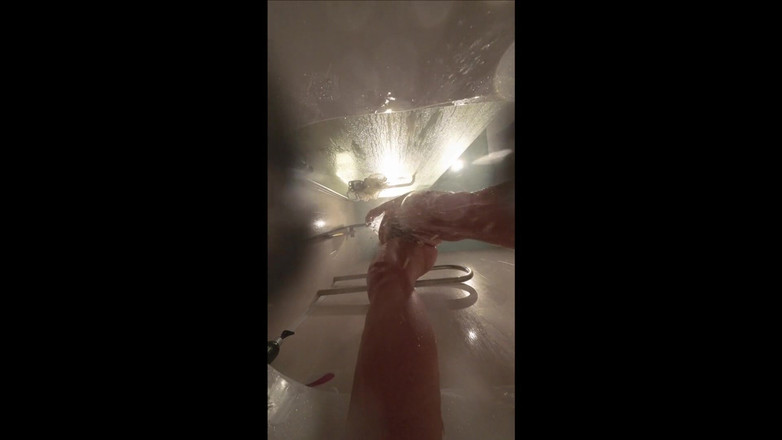 Emma_Alex: Webbkamera under badet. Flickvän efter sex i dusch